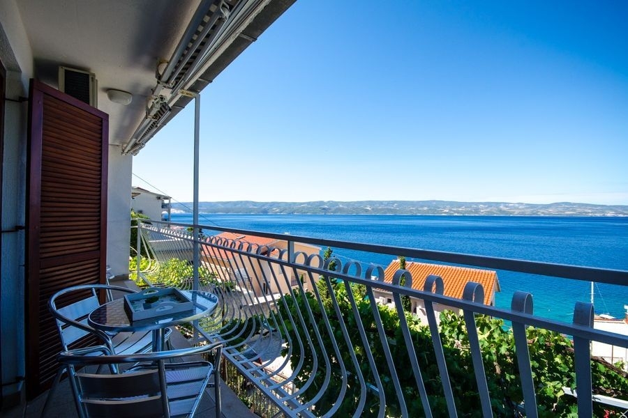 Terrace with sea view - House H3872 near Omis.
