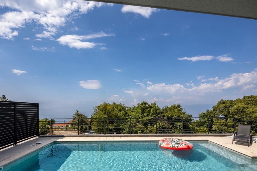 Pool area with uninterrupted views of the sea and countryside