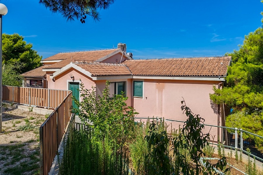 Back of house H3877 in Rogoznica, Dalmatia - Panorama Scouting.