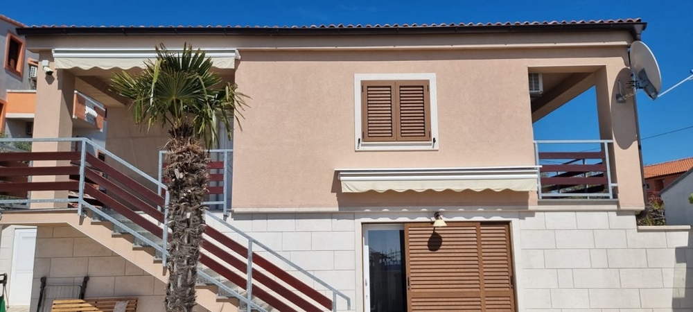 House with two apartments by the sea - property H3878, Croatia.