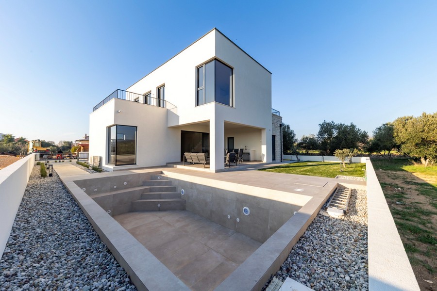 Villa H3880 with swimming pool near Zadar for sale.