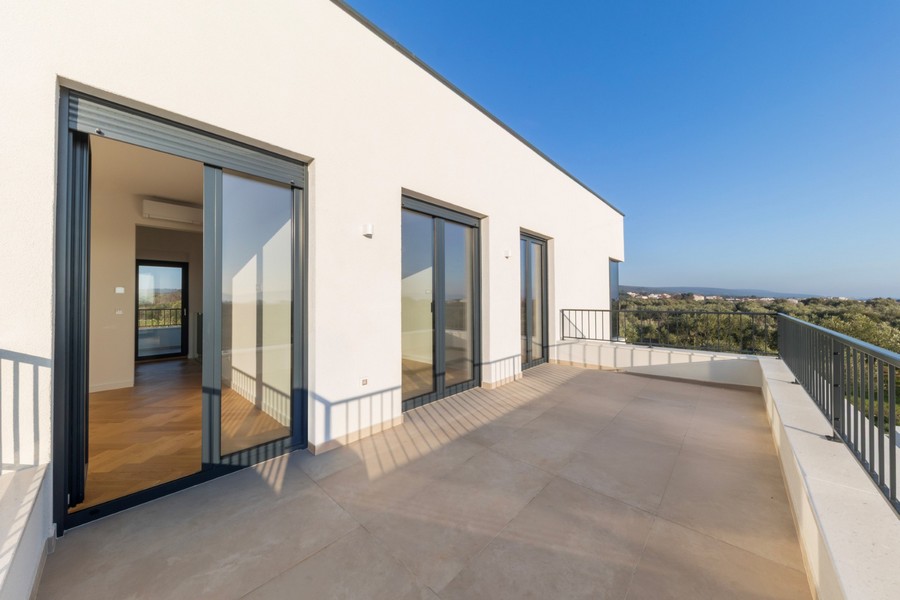 Balcony with a view of the sea.