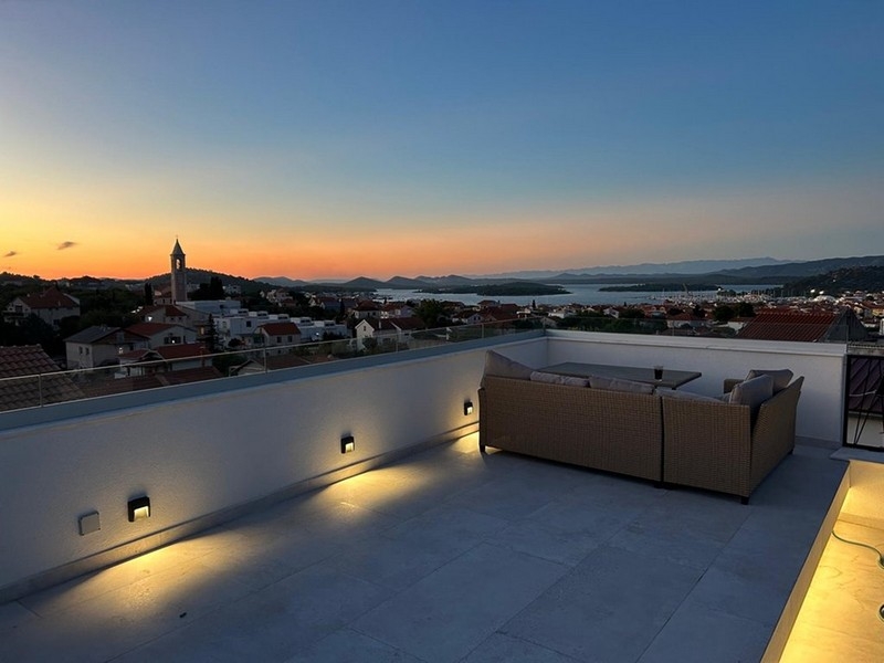 Buy a house on the island of Murter - H3887.