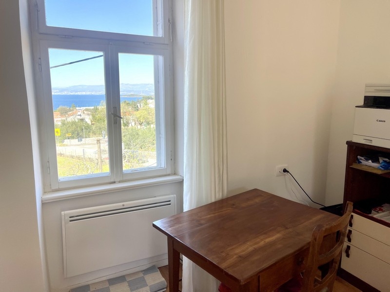 Sea view room with window