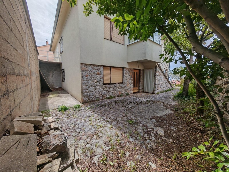 Entrance area of ​​the house H3893.