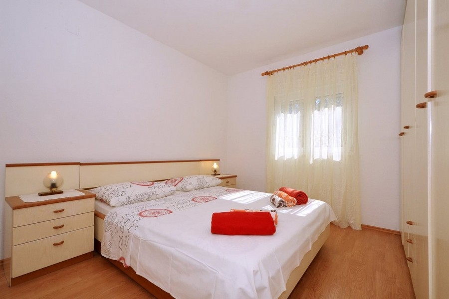 Bedroom with double bed and daylight window