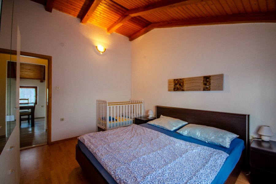 Bedroom with double bed and beamed ceiling