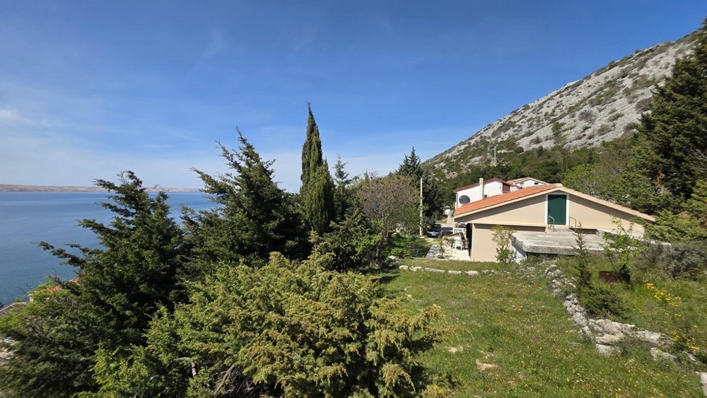 House with sea views in Baric Draga for sale.