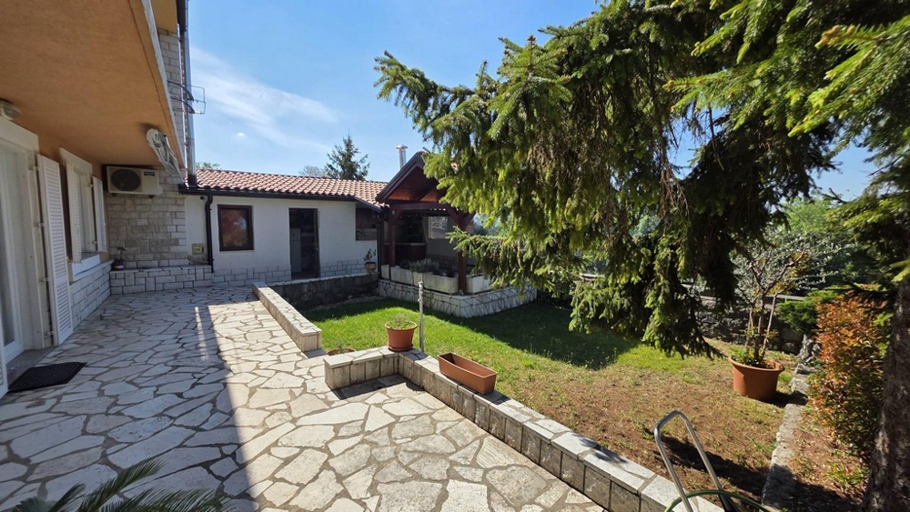 View of the outbuilding.