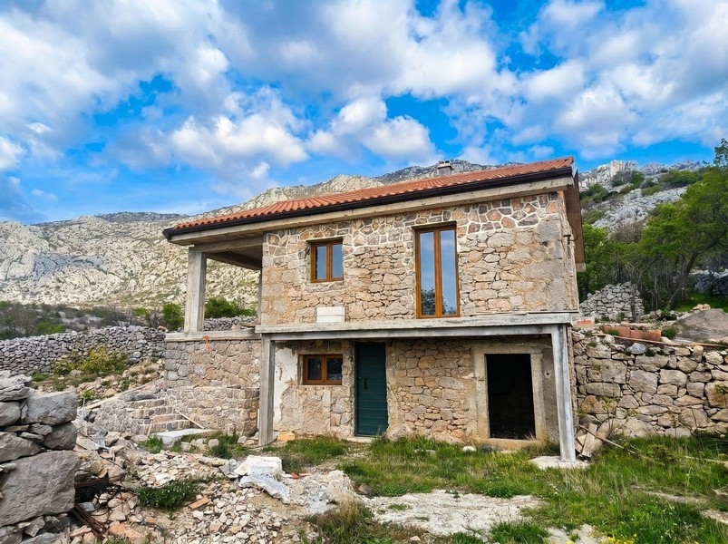 Mediterranean house in Croatia for sale.