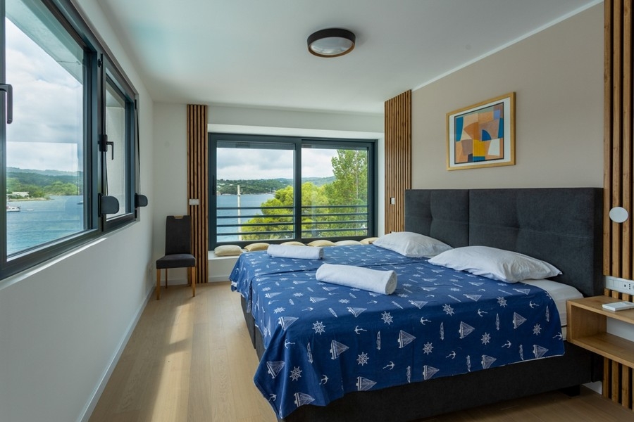Bedroom overlooking the sea.