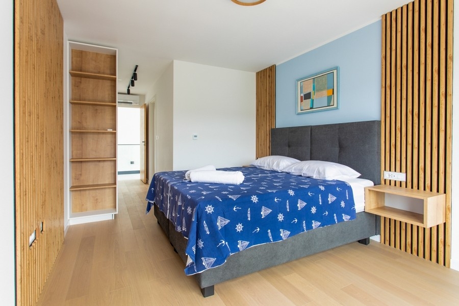 Bedroom with double bed.