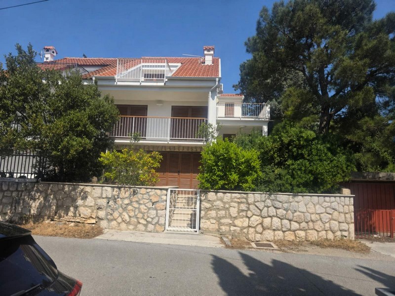 House near the sea in Novi Vinodolski for sale - H3905