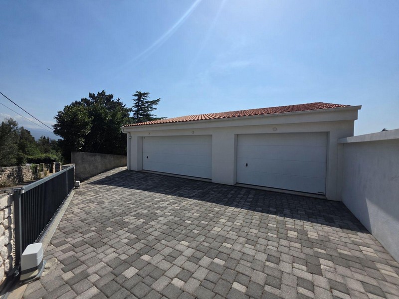 Double garage of property H3905 in Novi Vindolski, Croatia.