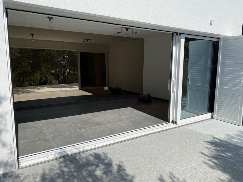 Spacious living area with sliding doors to the terrace