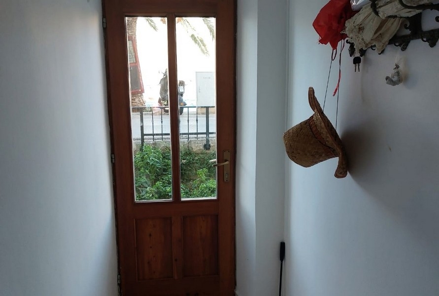 Entrance area with wooden door