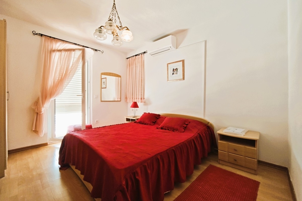 Bedroom with double bed and air conditioning