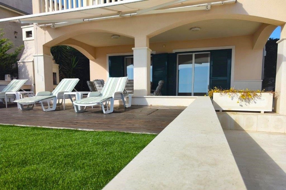 Terrace of Villa H3911 in Rogoznica.