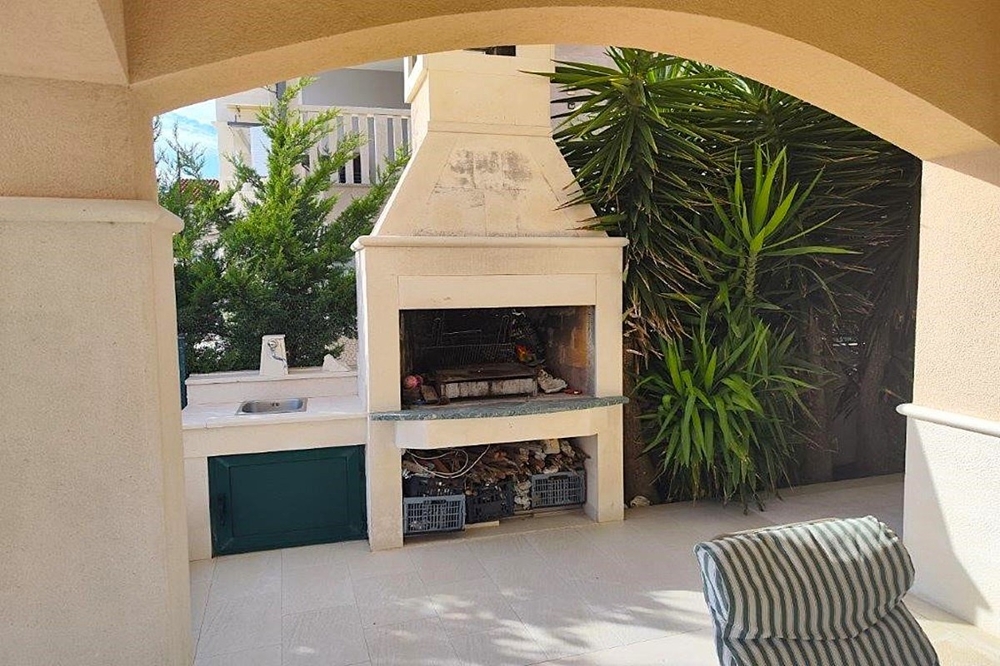 Covered terrace with barbecue fireplace and outdoor kitchen