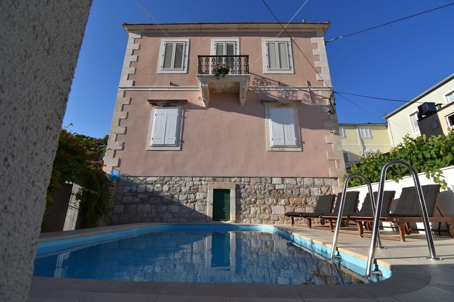 House with pool in the first row to the sea - property H3917, island of Hvar.