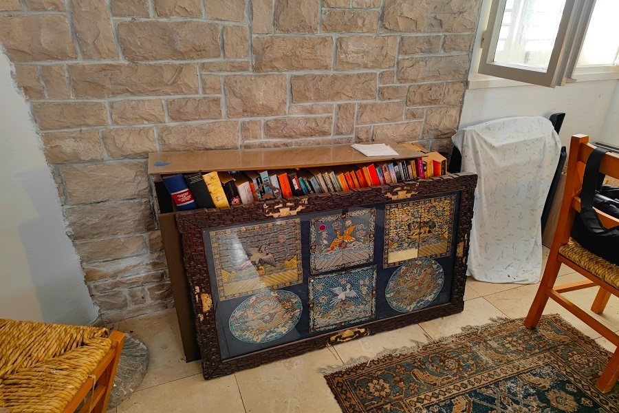 Interior with natural stone wall and decorative elements
