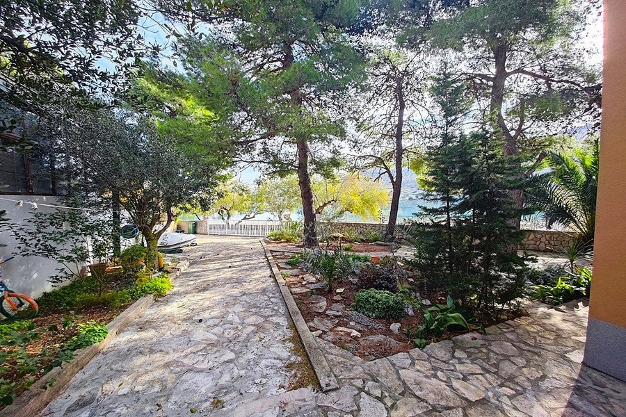 Mediterranean property in the first row to the sea - Panorama Scouting H3923.