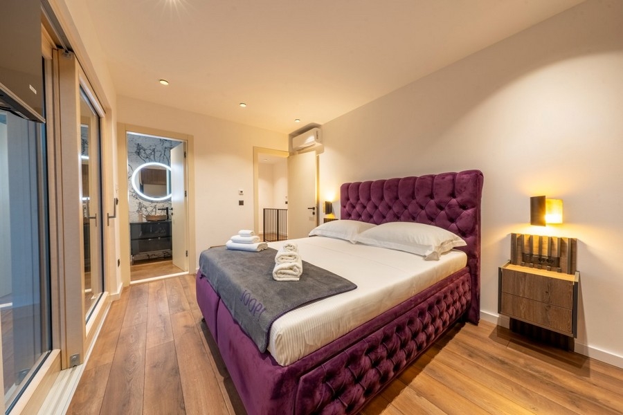 Bedroom with double bed and bathroom en suite