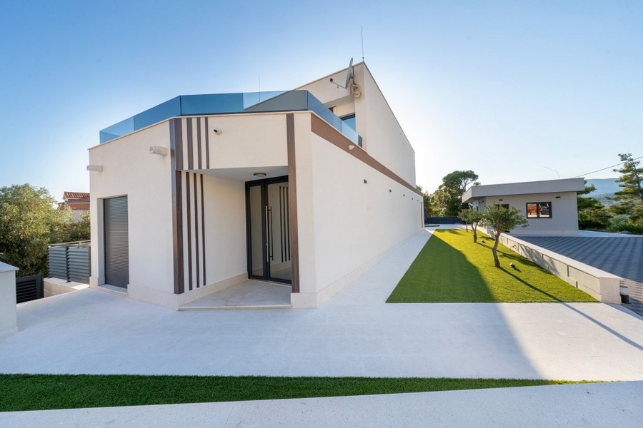 Luxurious villa near Split in Croatia for sale - H3925.