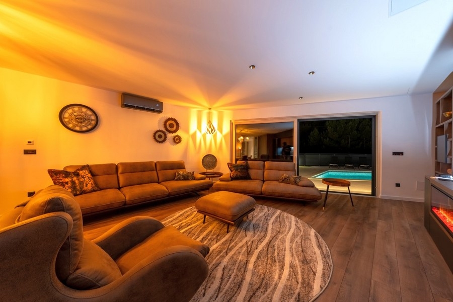 Living room with access to the terrace and pool view
