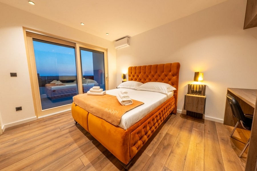 Bedroom with double bed and sea view