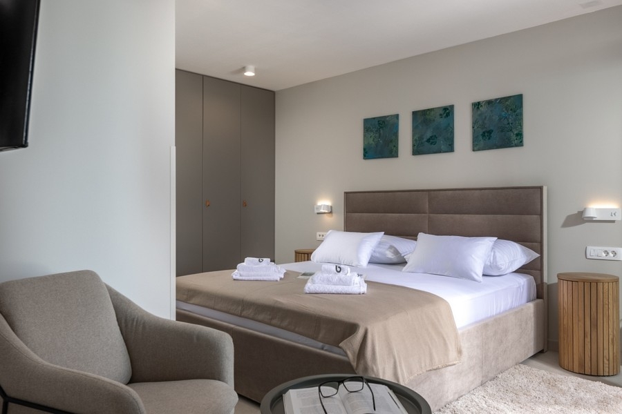 Bedroom with double bed and built-in wardrobe