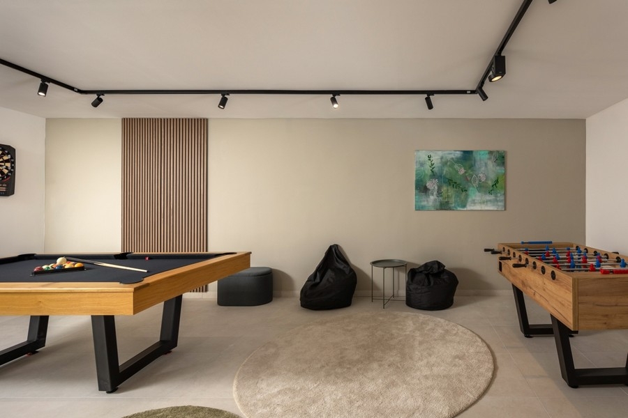Leisure room with pool table and table football