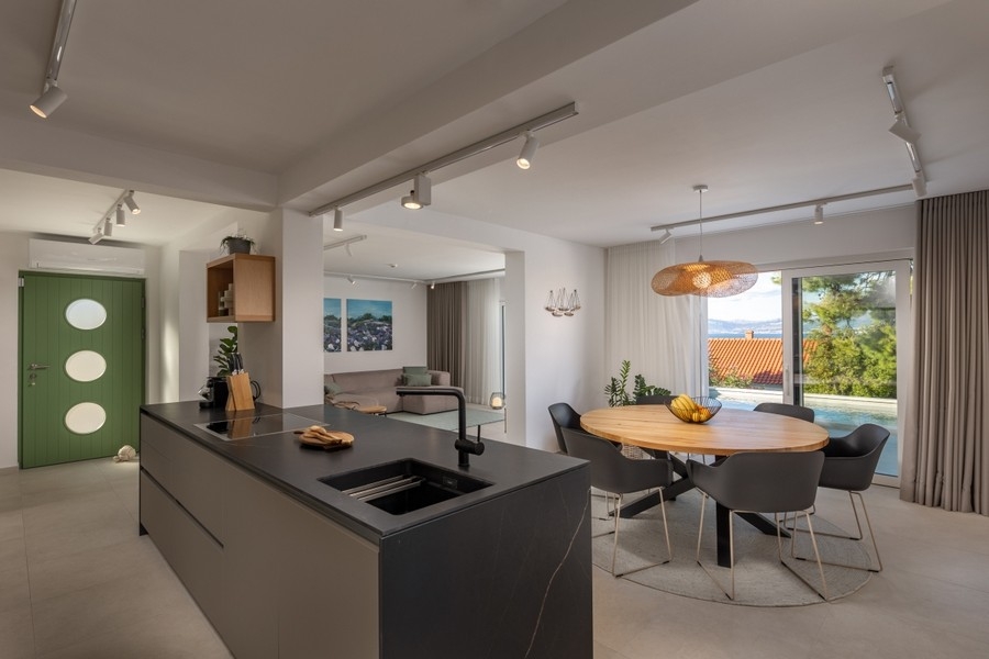 Dining area overlooking pool and sea
