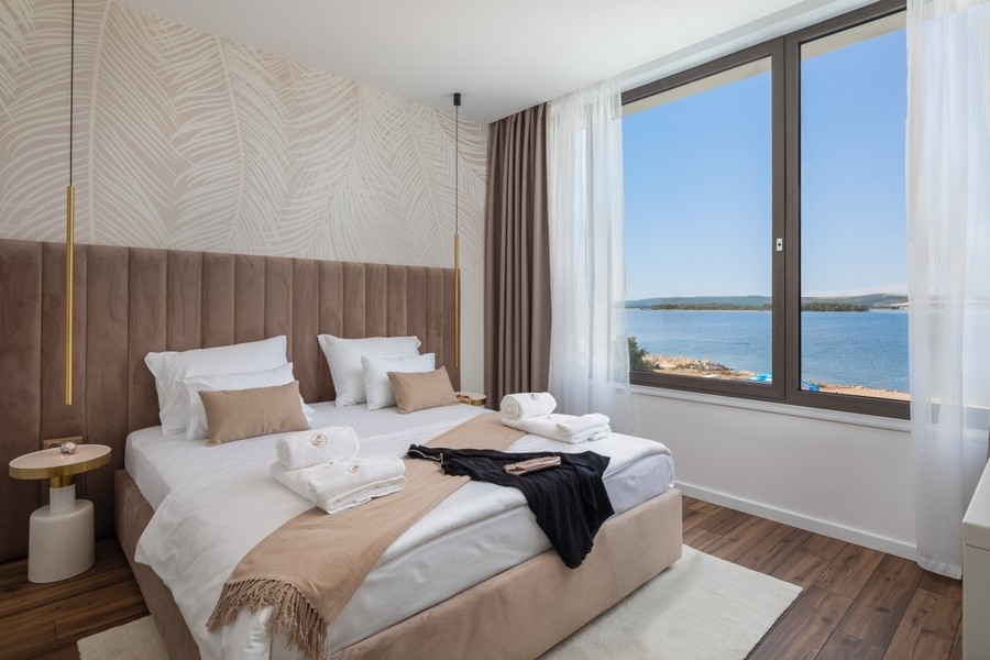 Bedroom with sea view