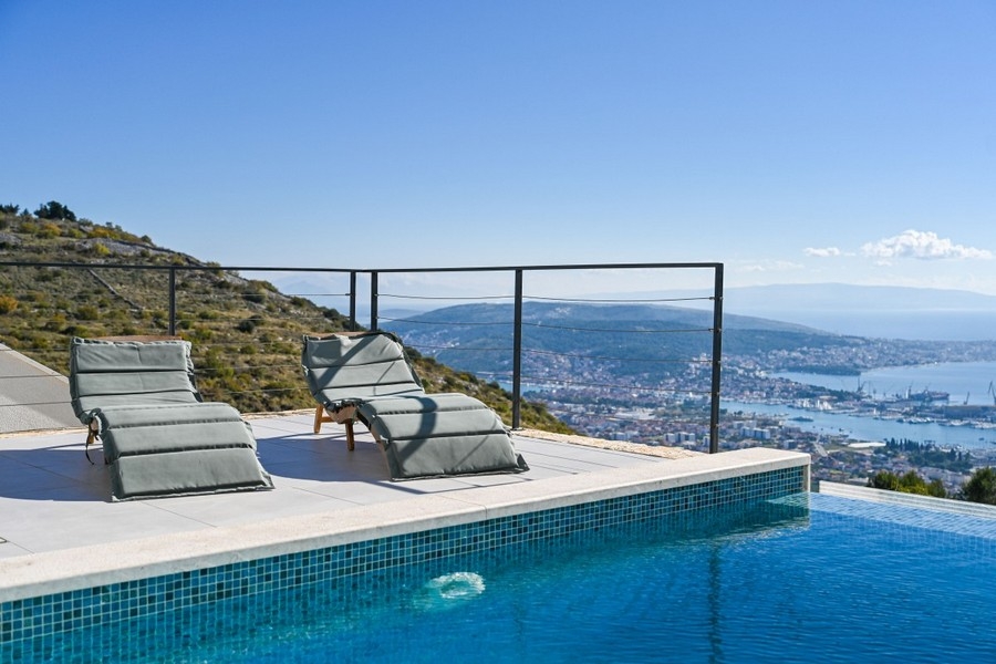 Infinity pool with panoramic views of Trogir and the sea - Villa H3928