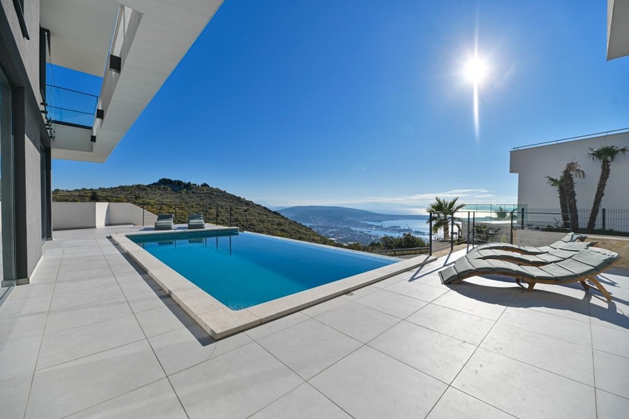 Modern villa with infinity pool and sea views