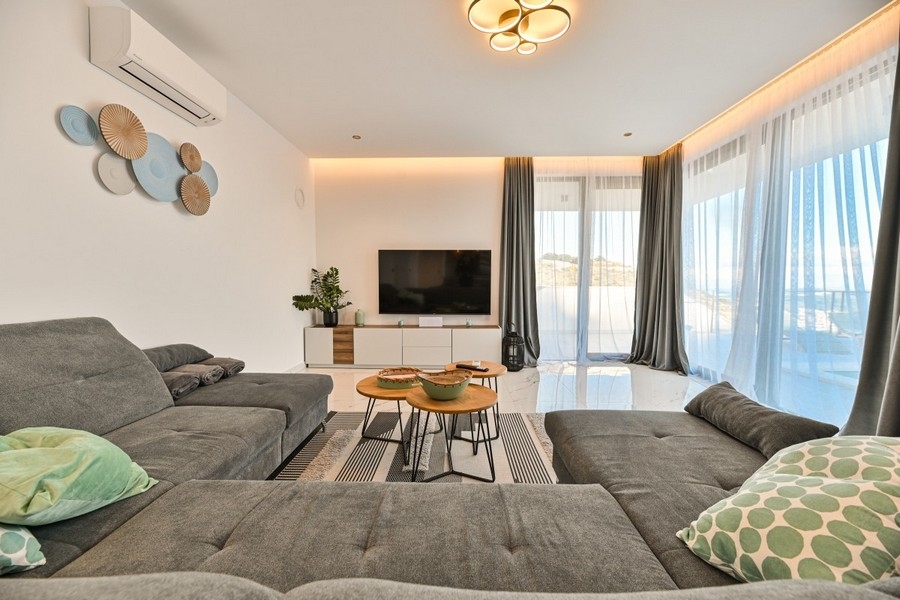 Bright living area with sofa area and access to the terrace