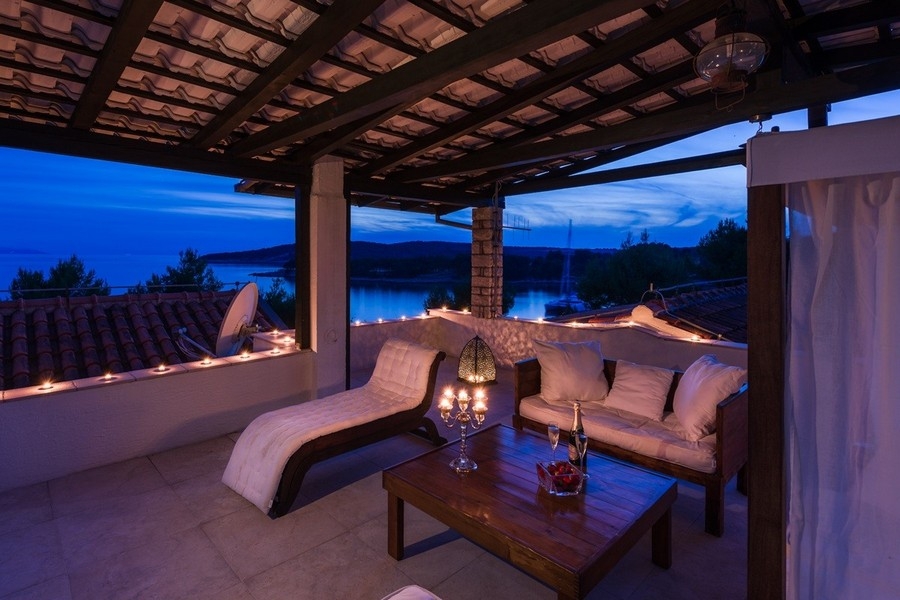 Evening atmosphere on the terrace with sea views