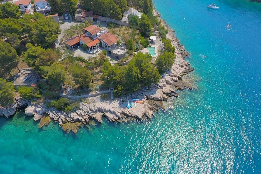 Seafront property on the island of Brac - H3929.