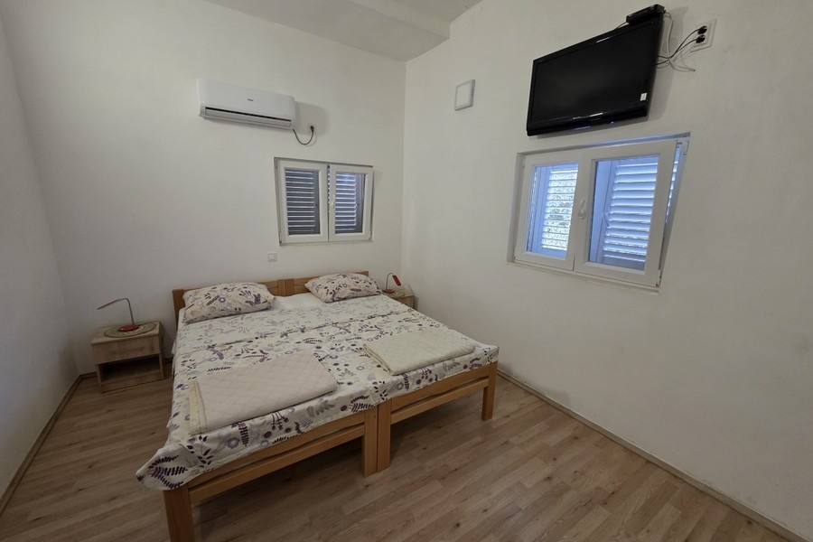 Bedroom with double bed and air conditioning