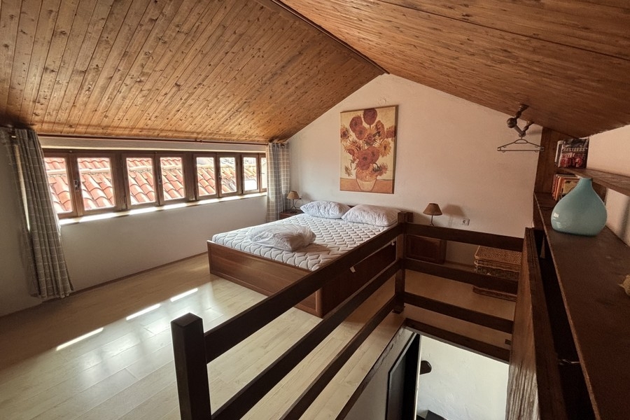 Open sleeping area on the upper floor with authentic Dalmatian flair