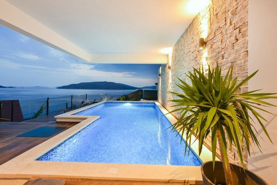 Luxury villa with pool and sea views on Ciovo