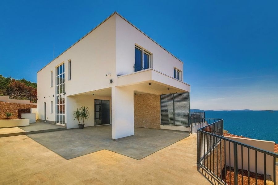 Exclusive villa in a panoramic location on Ciovo