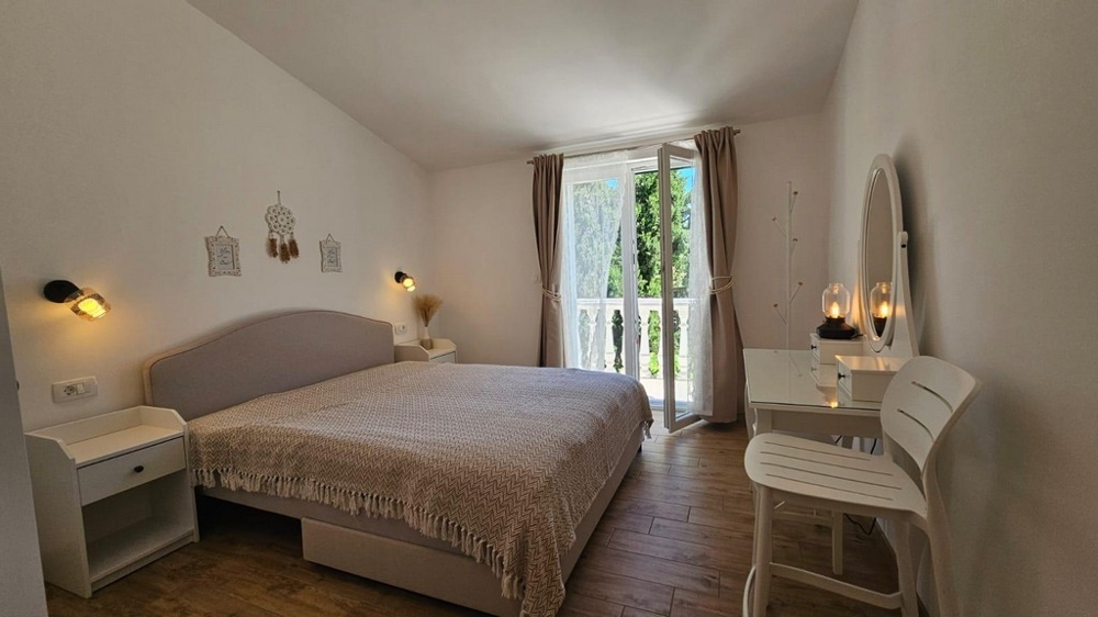 Bedroom with balcony access