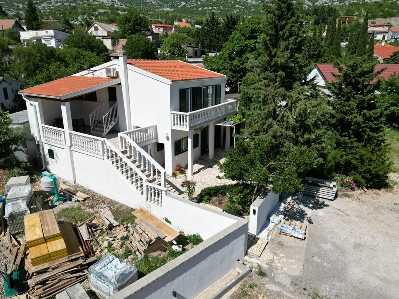 Property just a few meters from the sea shore