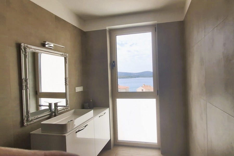 Bathroom with sea view and high quality fittings