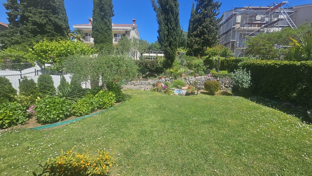 Large garden of a house in Croatia
