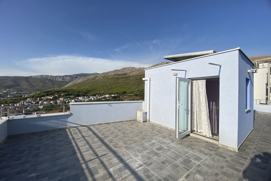 Large roof terrace with panoramic views