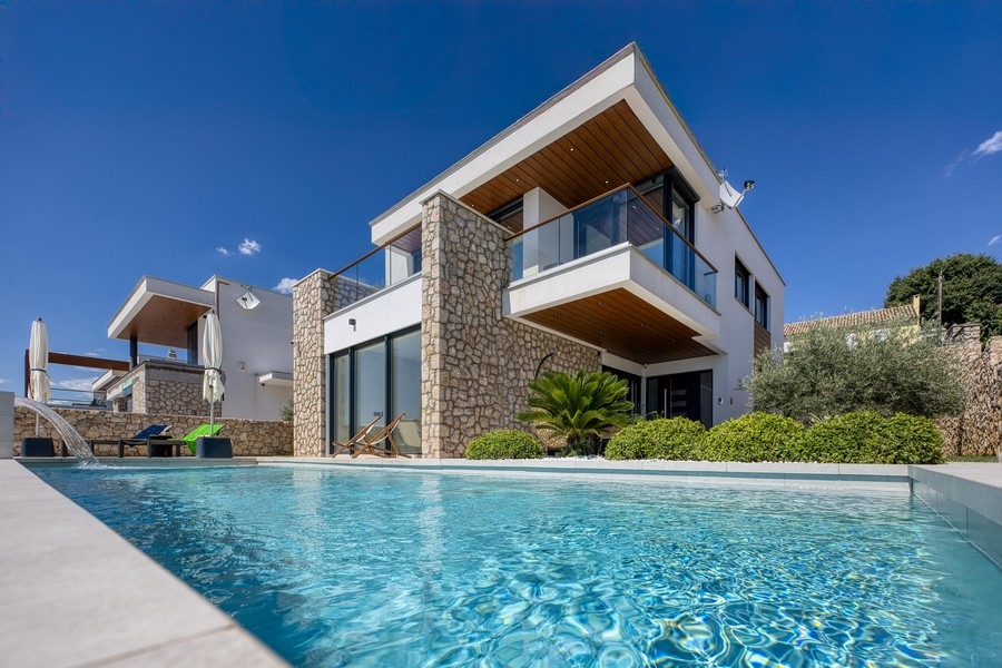 Modern villa with swimming pool and sea views in Croatia