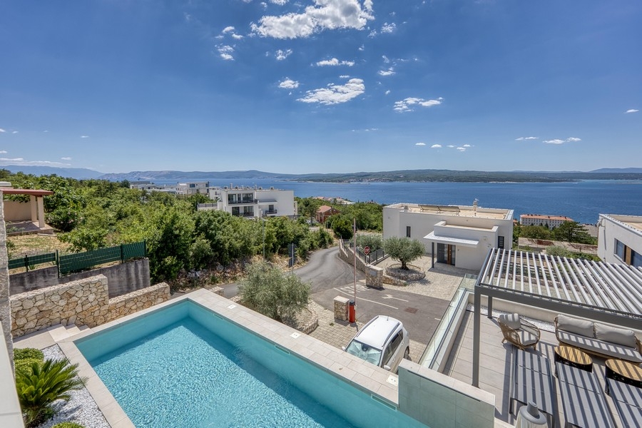 Exclusive villa with infinity pool and sea views in Crikvenica